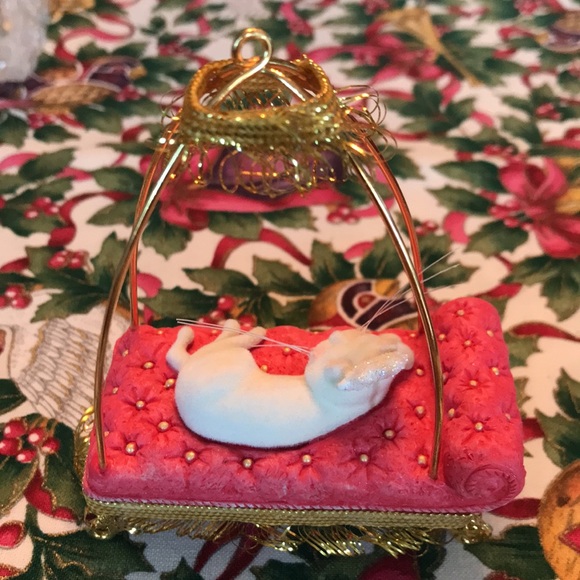 Pampered Cat ornament - Picture 6 of 8